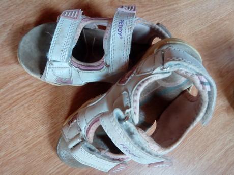 Sandálky, peddy,23