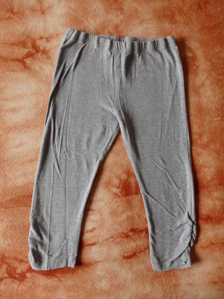 Šedé tříčtvrťáky - delší kraťasy, 134/140, 134