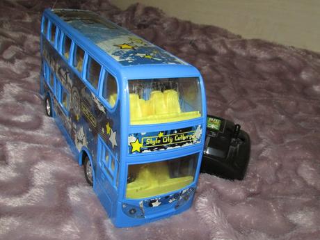 Poschoďový autobus na ovládání, 