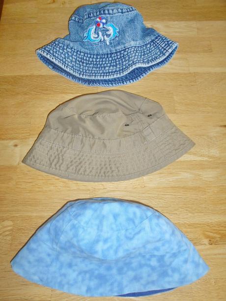 Chlapecké kloboučky vel.92-104    3 kusy, 92