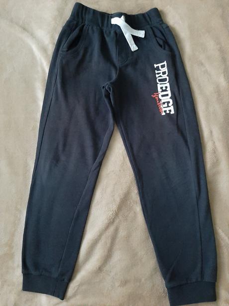 Tepláky vel. 146, chapter young,146