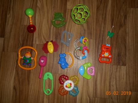 Sada chrastitek a kousatek pro nejmensi, 