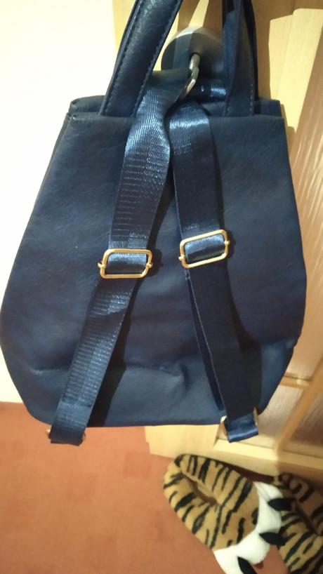 Koženkový batůžek tmavě modrý, 