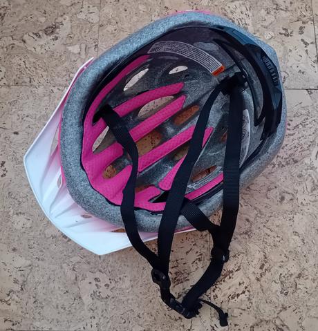 Cyklistická přilba, s