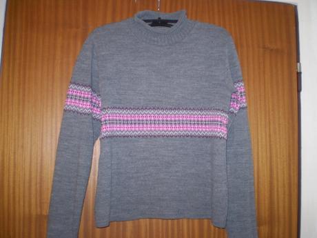 Pěkný šedý slabší svetr, u krku malý stojáček, otto,34