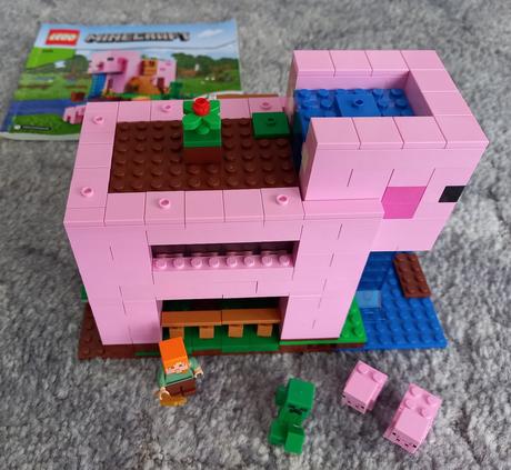 Lego minecraft 21170 - the pig house.,