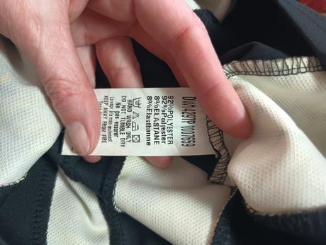 Elegantní, květované šaty ke kolenům., m