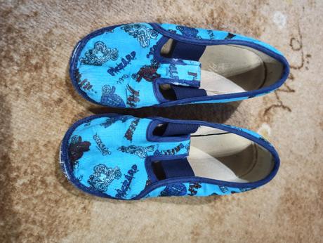 Sandály, kecky a bačkory, 26