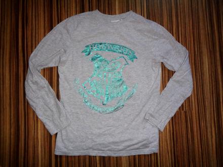 Šedé tričko se zeleným nápisem a znak harry potter, 146