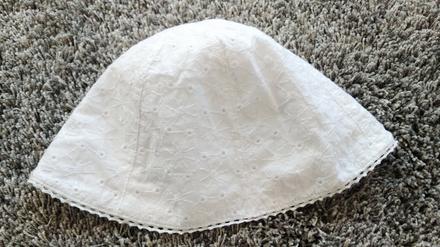 Klobouček bílý z madeiry krajky, f&f,86