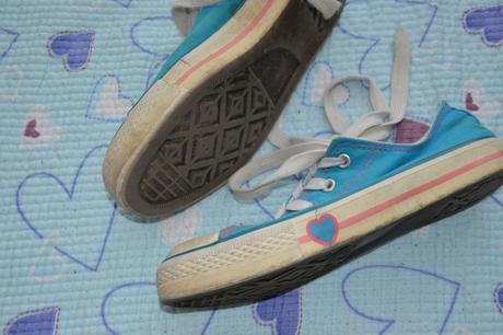 Tyrkysové tenisky se srdíčky, 35