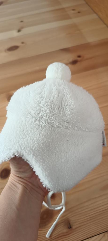 Zimní bílá čepice na zavazování, <50