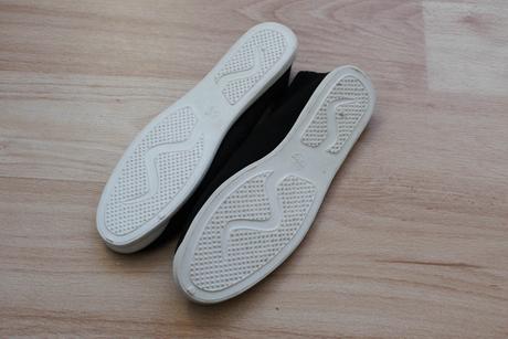 Cvicky / prezuvky cerne znacene 31 velikost, 30