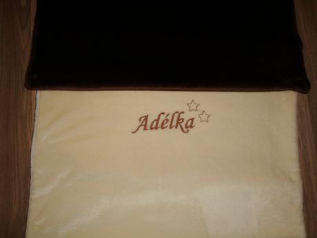 Deka s výšivkou jména na přání - více barev, 