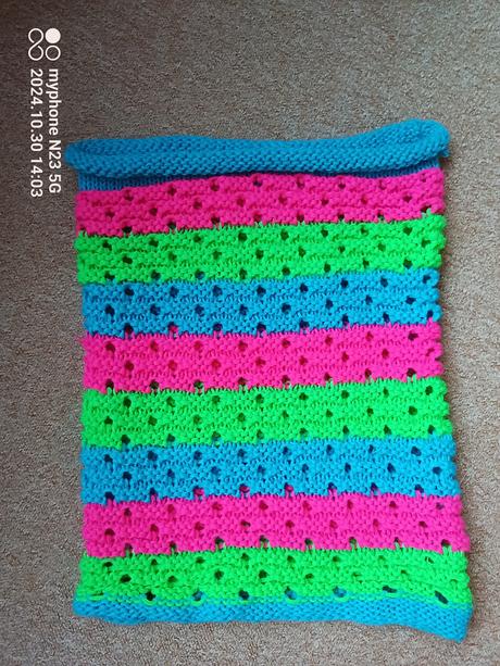 Nákrčník neonový,