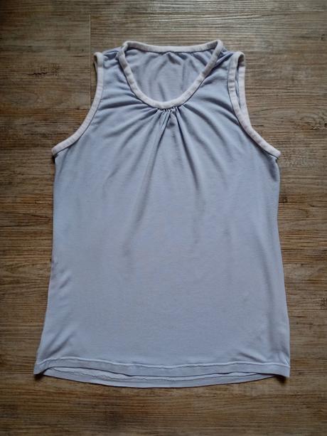 Dívčí tílko 7 let, 122