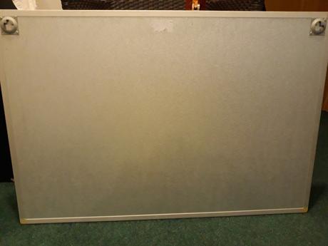 Magneticka tabulka na zaveseni na zed 90x60cm, 