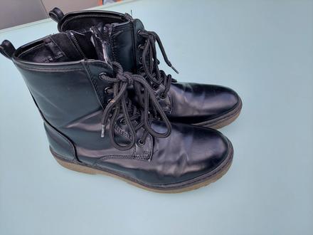 Vyšší boty, baťa,35