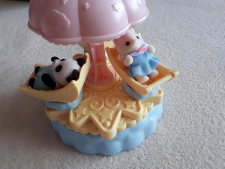 Sylvanian families carousel - kolotoč - 3 figurky, 