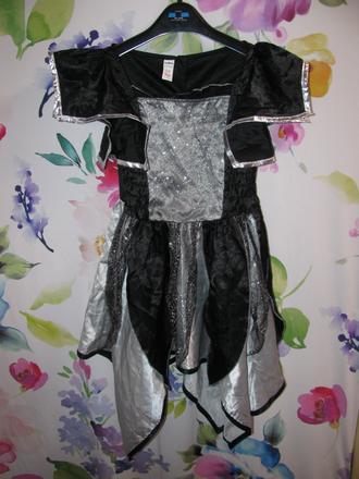 Karnevalový kostým-šaty krásné čarodějky,upírky, 