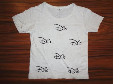 Bílé tričko s nápisy, 110