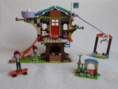 Lego friends mia a její domek na stromě,