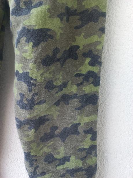 Maskáčové tepláky, sinsay,104