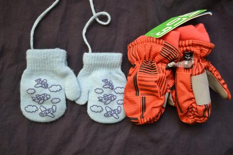 2x rukavice pro nejmenší 6-12 měs., 68 / 74 / 80