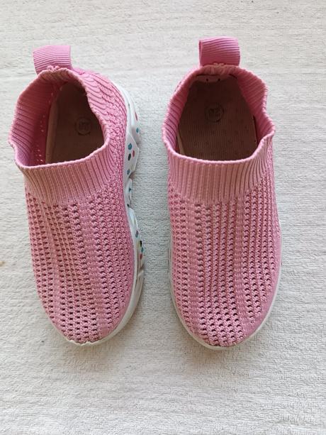 Dívčí přezůvky, 28