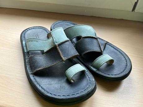 Celokožené pantofle, žabky kickers, kickers,38