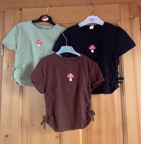 3x crop top s houbičkou, 140