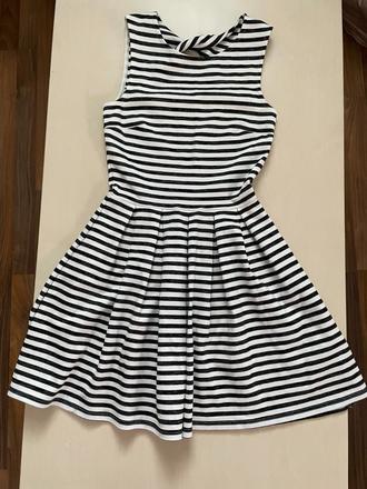 Pruhované šaty s průstřihem zad, vel xs, fb sister, xs