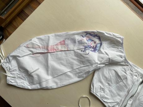 Crop top anime merch, vel s do xs, shein, s