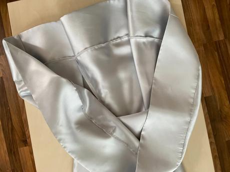 Stříbrné šaty povolený šev na konci zipu, vel s al, xs