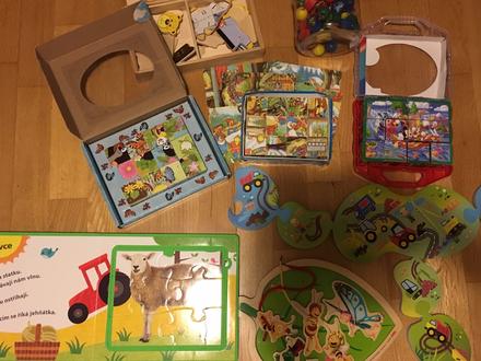 Kostky,puzzle,šití,navlékání,vkládačka, 