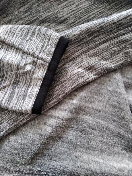 Mikina s klokankou a kapucí, 146