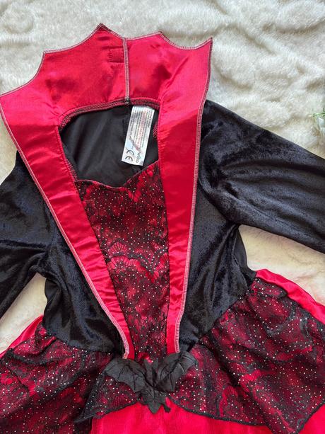 K1/ kostým upírka/ čarodějka- v.3/4 let, 