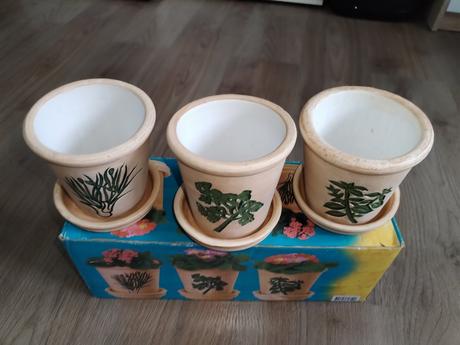 Květníky z terrakotty nové 3 kusy,