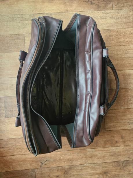 Batohy na záda i přes rameno, 150 kč za kus, loap