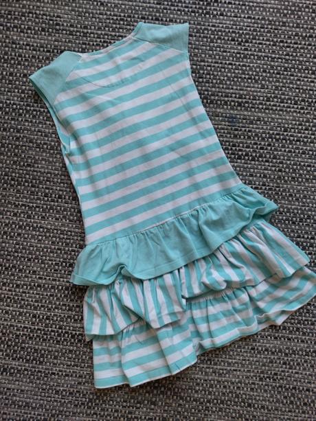 Pruhované šaty, 110