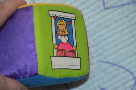 Cestovní látková  interaktivní kostka 7-8cm, 