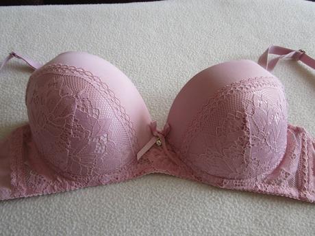 Nová, velmi pěkná růžová podprsenka s kosticemi, 80c