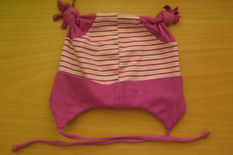 Čepice fialová se sovou na zavazování, 104