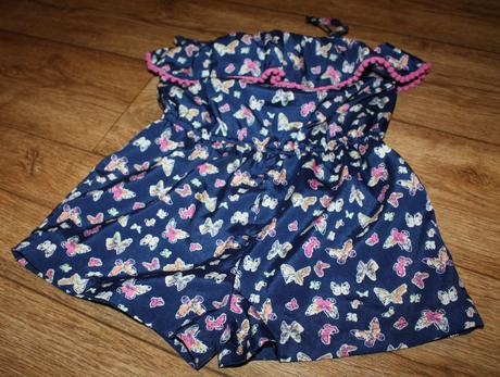 Overal na ramínka s motýly, 110