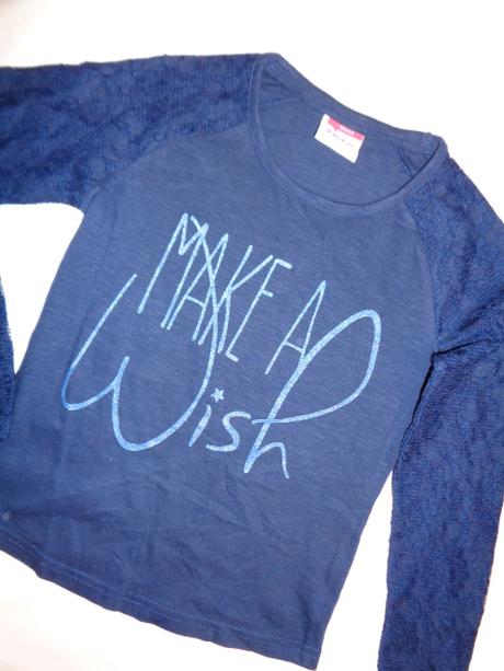 Překrásné tmavomodré tričko - krajkové rukávy, 134 / 140