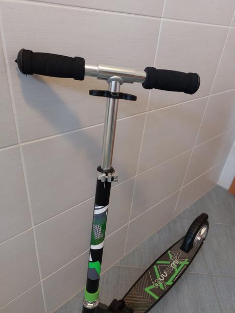 Dětská koloběžka muuwmi skládací, nafukovací kola,