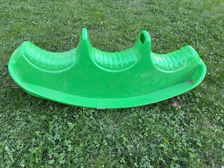 Plastová houpačka,