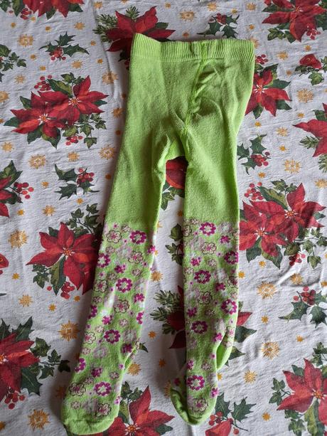 Zelené punčocháče a růžovými kytičkami, 26