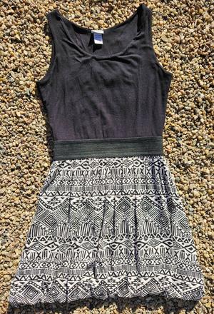 N66	dívčí elegantní šaty vel. 146-152, 146