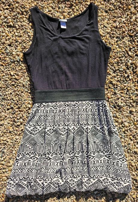 N66	dívčí elegantní šaty vel. 146-152, 146